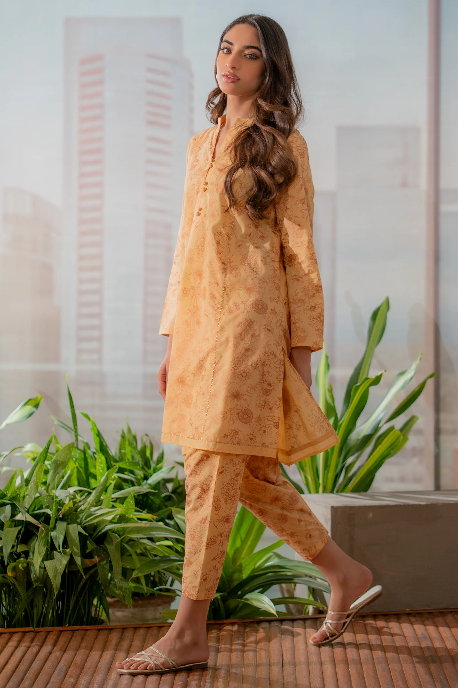 Gold 2 piece - Image 3